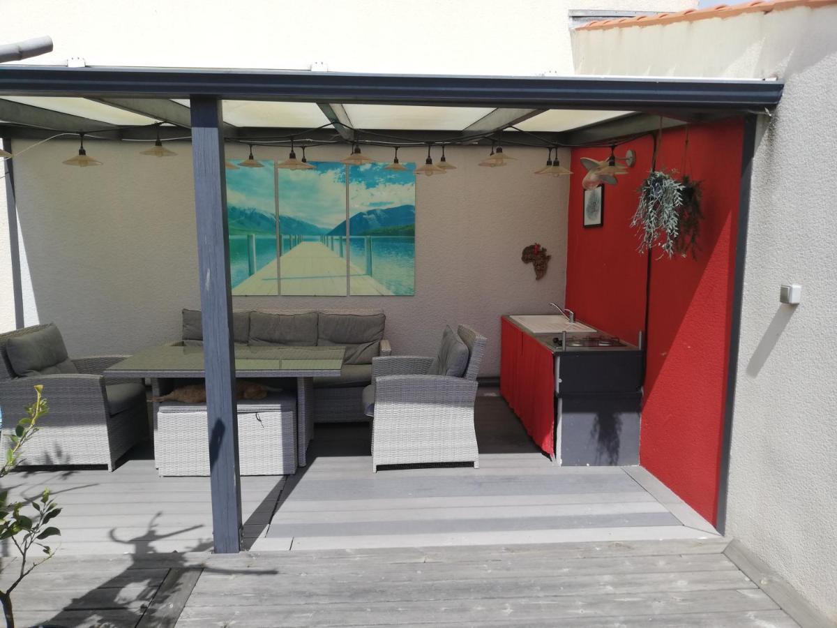 Studio Independant Chez L'Habitant Avec Piscine Et Cuisine Exterieures La Rochelle  Exterior photo